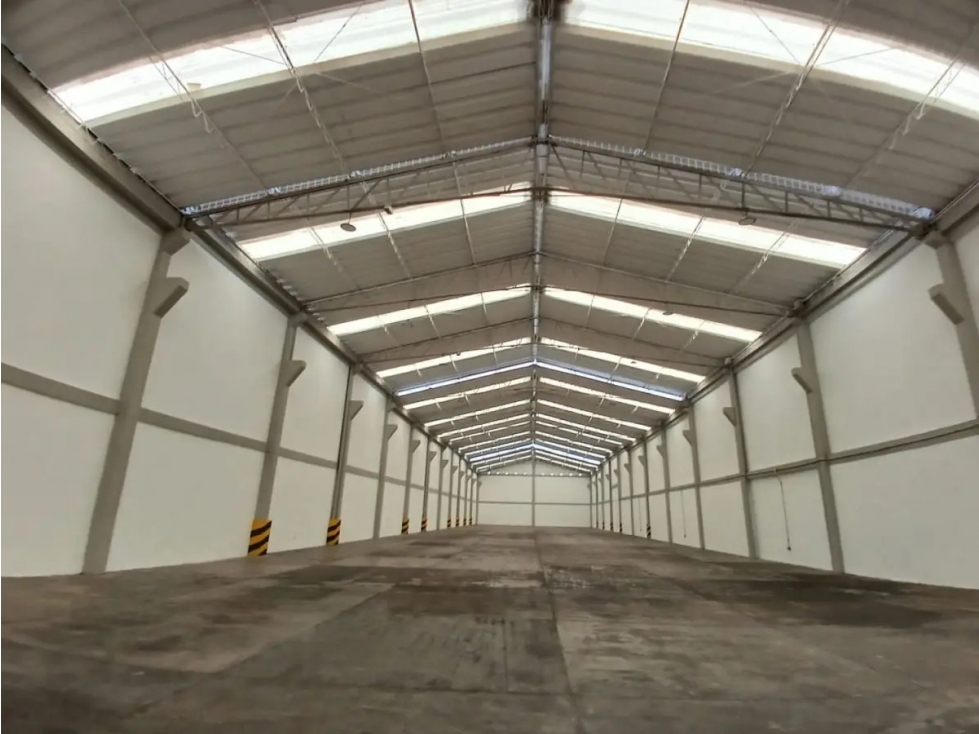 BODEGA DE 2.418 M² EN LA ALQUERIA