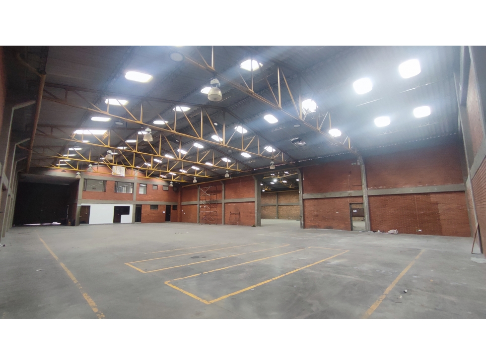 ARRIENDO BODEGA DE 2.000 m² EN ZONA INDUSTRIAL DE MONTEVIDEO — foto 6