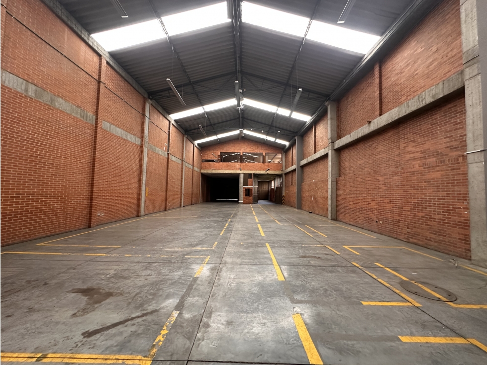 BODEGA DE 700 M² EN ZONA INDUSTRIAL DE MONTEVIDEO — foto 4