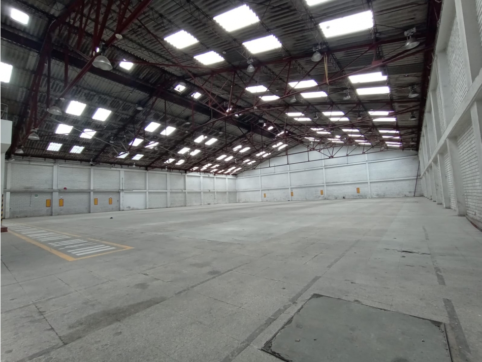 VENTA / ARRIENDO BODEGA 2.374 M² PUENTE ARANDA - 2
