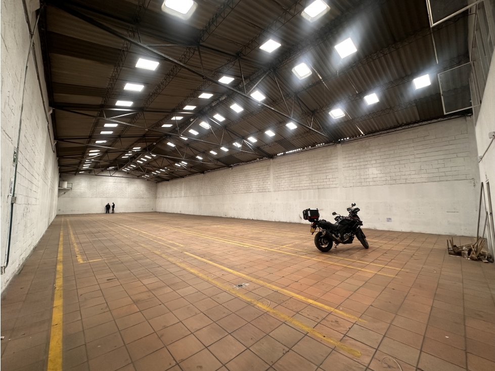 BODEGA DE 930 m² EN ZONA INDUSTRIAL DE PUENTE ARANDA — foto 5