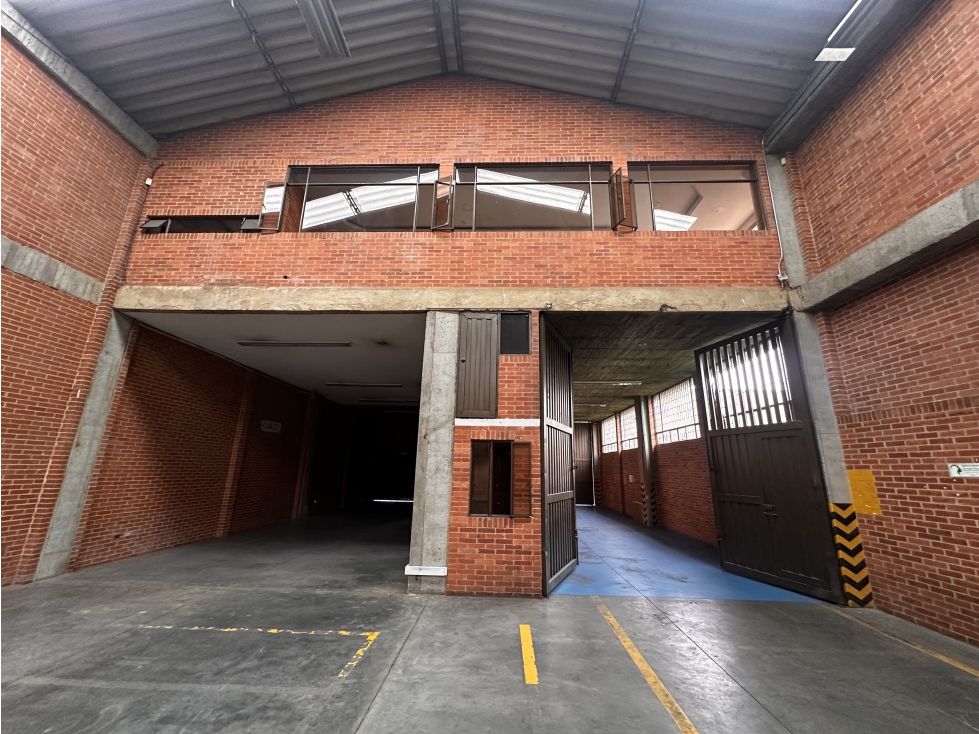 BODEGA DE 700 M² EN ZONA INDUSTRIAL DE MONTEVIDEO — foto 6