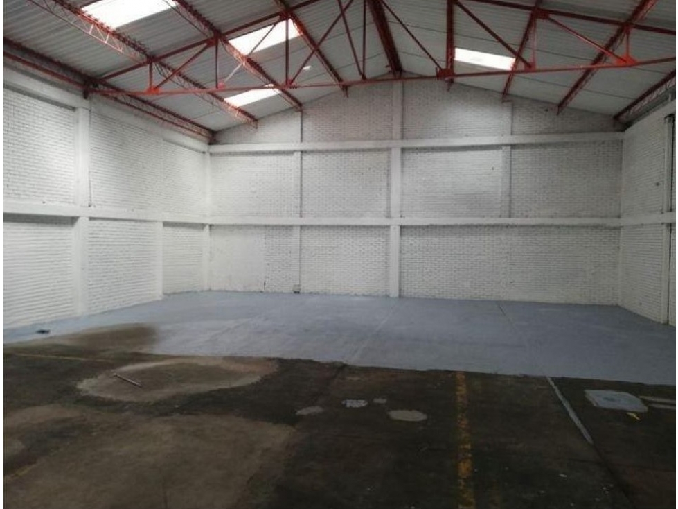 ARRIENDO BODEGA DE 560 m² EN PUENTE ARANDA - 3