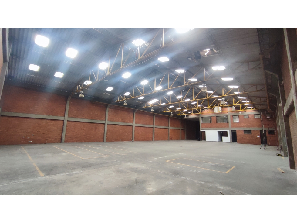 ARRIENDO BODEGA DE 2.000 m² EN ZONA INDUSTRIAL DE MONTEVIDEO — foto 5