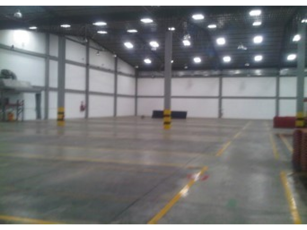BODEGA DE 2.353 m² CALLE 80, EL CORTIJO - 3