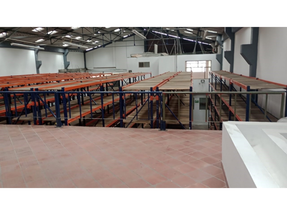 BODEGA DE 650 m² EN PUENTE ARANDA - 3