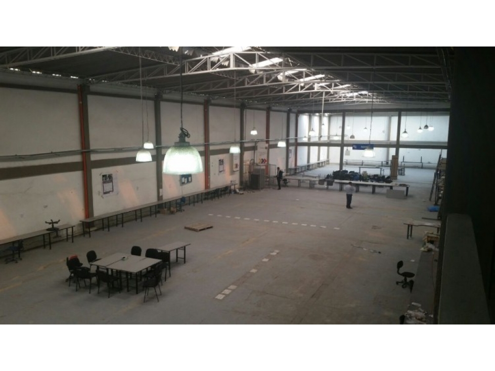 BODEGA EN VENTA. ÁREA 3.964,4 M², FONTIBÓN