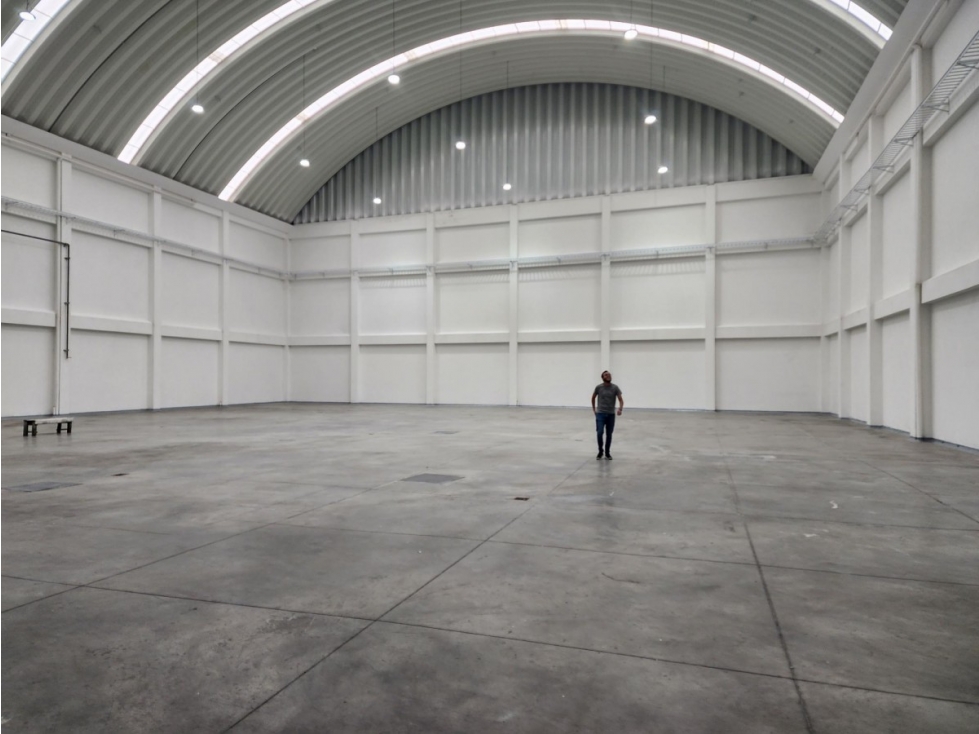 VENTA BODEGA 1.965 M² PUENTE ARANDA - 2