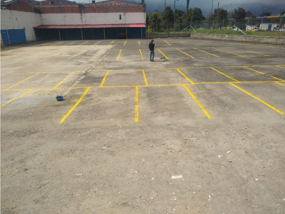 ARRIENDO LOTE DE 2.542 M², EN ZONA INDUSTRIAL DE PUENTE ARANDA - 2