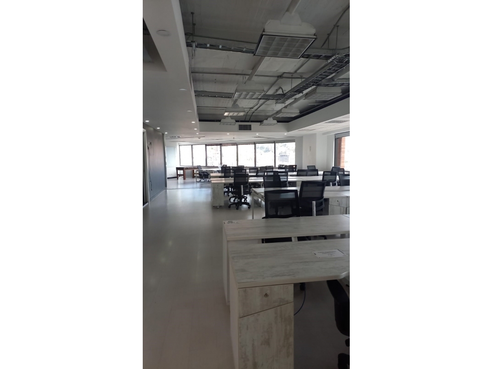 ARREINDO MAGNIFICAS OFICINAS 765 m² CHAPINERO - 2