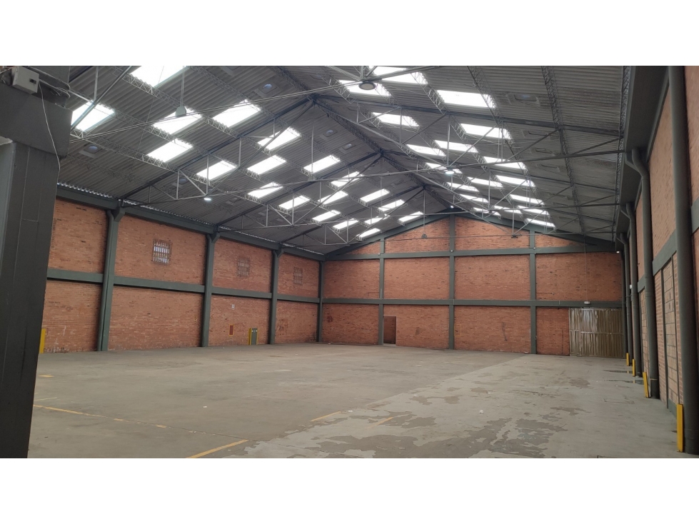 ARRIENDO BODEGA 1.270 m² ZONA INDUSTRIAL FONTIBON — foto 2