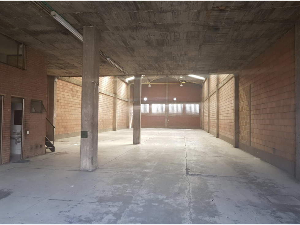 ARRIENDO BODEGA DE 700 m² EN MONTEVIDEO — foto 3