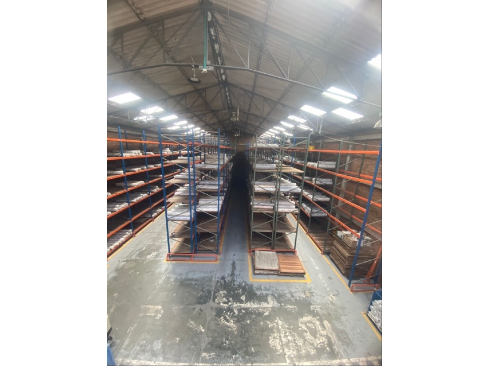 ARRIENDO BODEGA 1.175 M² MONTEVIDEO FONTIBON