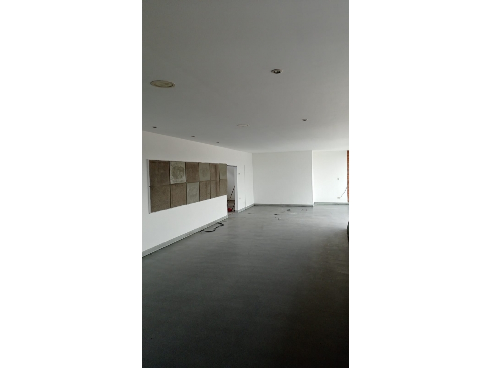 INMUEBLE COMERICIAL DE 1.467 m² SOBRE VIA PRINCIPAL EN PUENTE ARANDA — foto 4