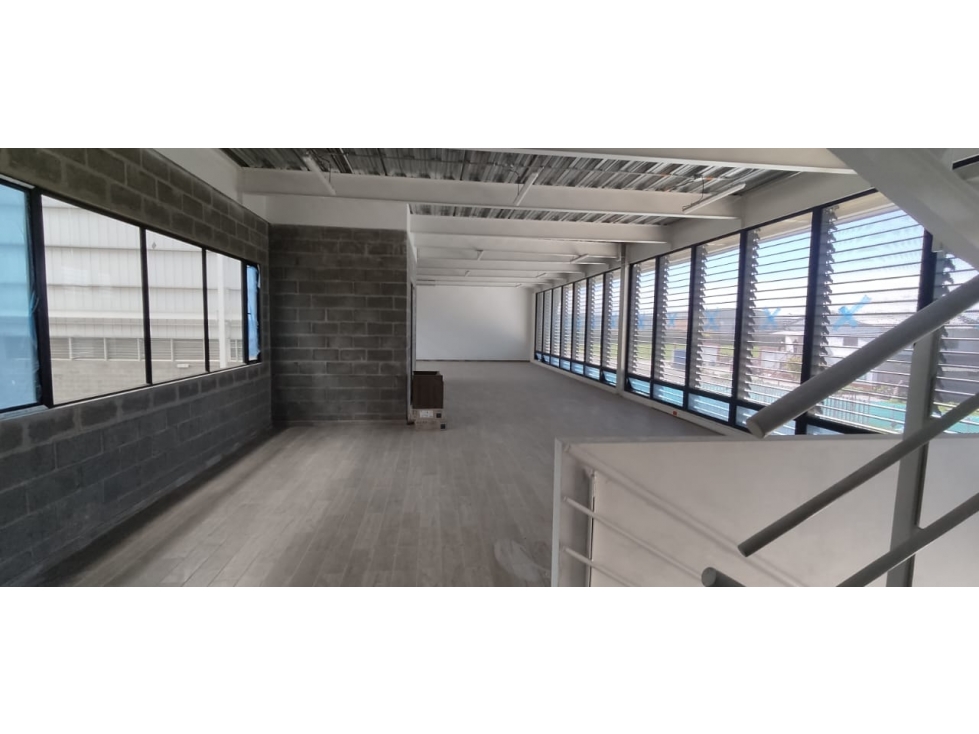 BODEGA DE 8.000 M² EN PARQUE INDUSTRIAL EN SIBERIA, PARA ESTRENAR. - 5