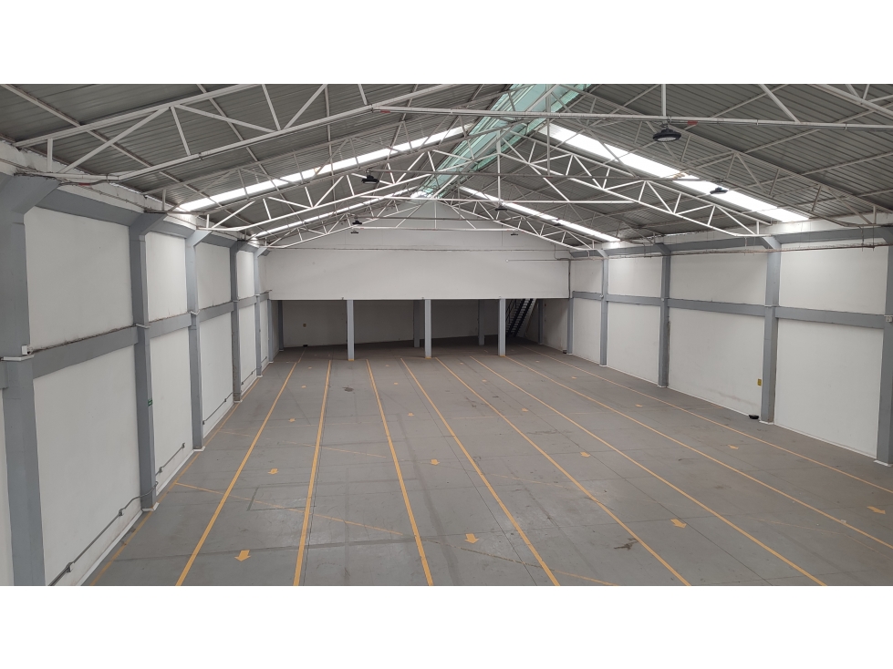 ARRIENDO BODEGA DE 1.100 M² EN ENGATIVÁ — foto 3