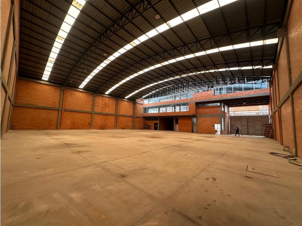 ARRIENDO BODEGA DE 1.150 M² EN PARQUE INDUSTRIAL EN MOSQUERA - 4