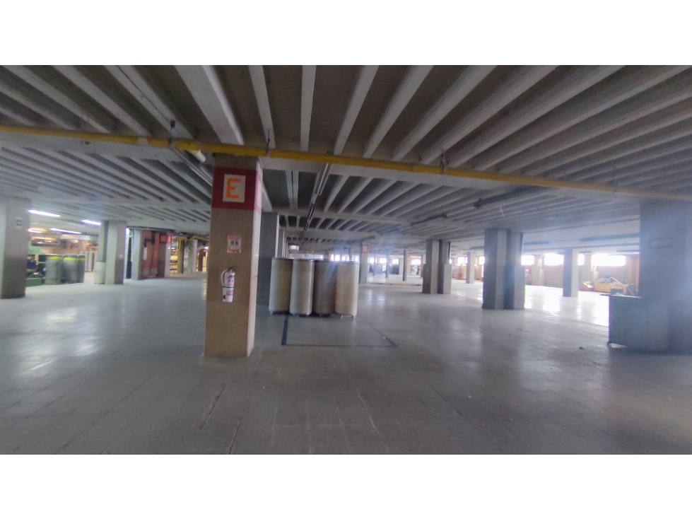 BODEGA DE 8.400 M² EN MONTEVIDEO, CARGA ELÉCTRICA SUPERIOR A 1.000 KVA — foto 2