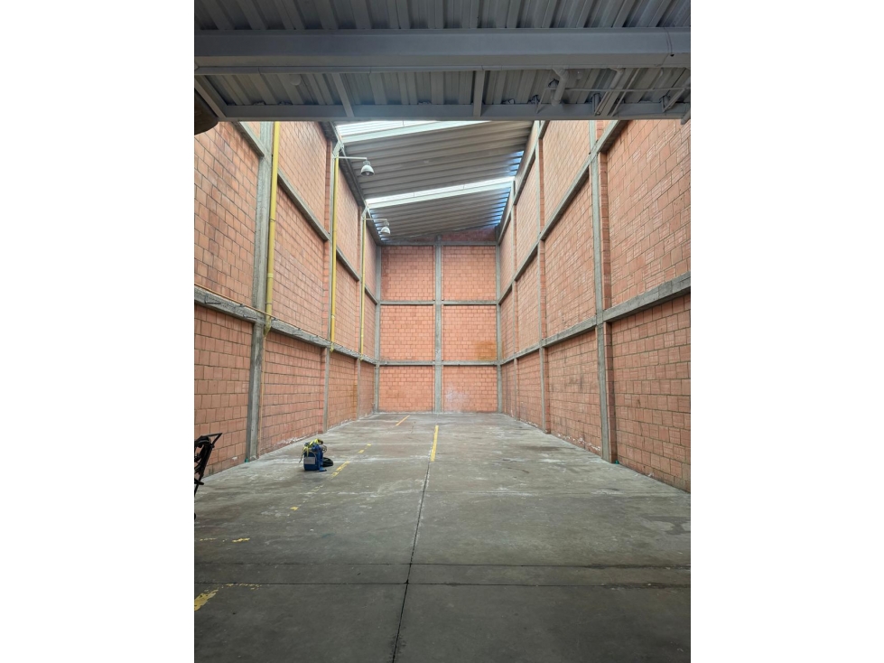 BODEGA DE 372 M², SECTOR INDUSTRIAL DE PUENTE ARANDA — foto 2