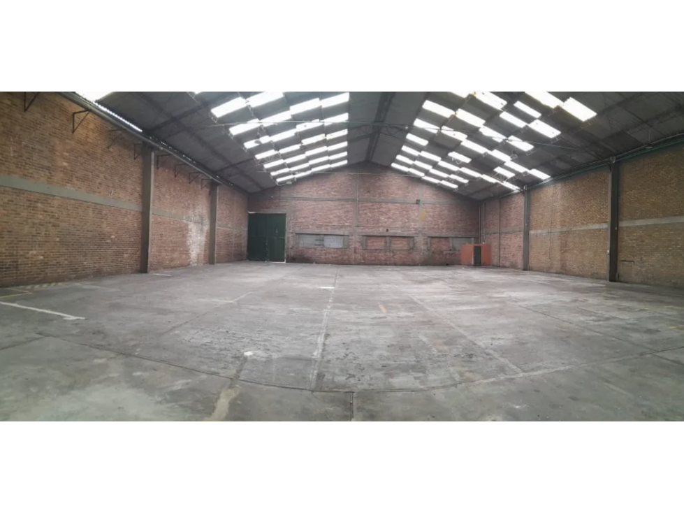 BODEGA INDUSTRIAL EN PUENTE ARANDA DE 1.350 M². CARGA ELÉCTRICA 75 KVA — foto 2