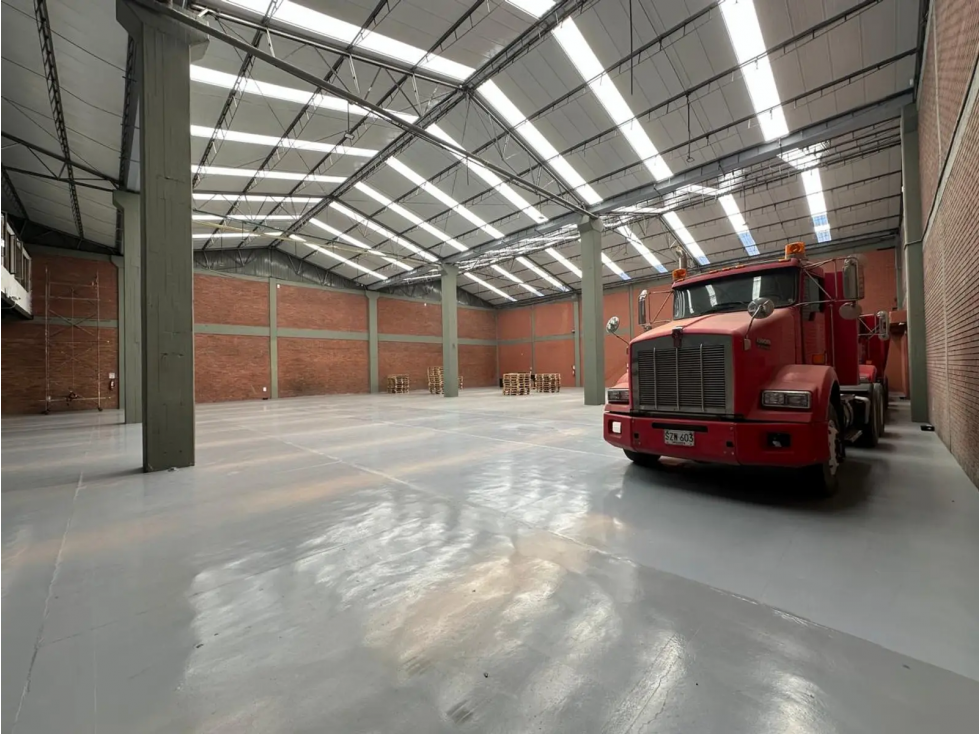 BODEGA INDUSTRIAL DE 1.350 M² EN MONTEVIDEO — foto 6