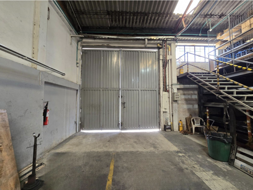 BODEGA INDUSTRIAL ESQUINERA EN ARRIENDO LOS EJIDOS — foto 6