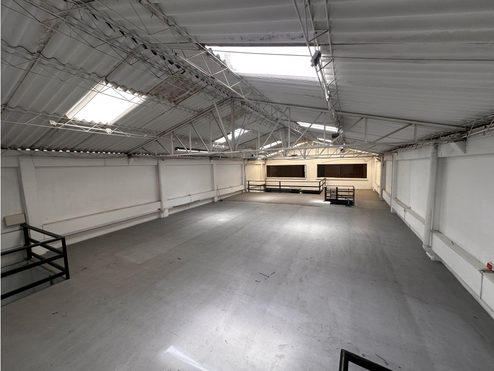 BODEGA DE 880 M² EN PRADO PINZON