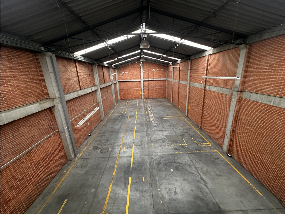 BODEGA DE 700 M² EN ZONA INDUSTRIAL DE MONTEVIDEO — foto 5