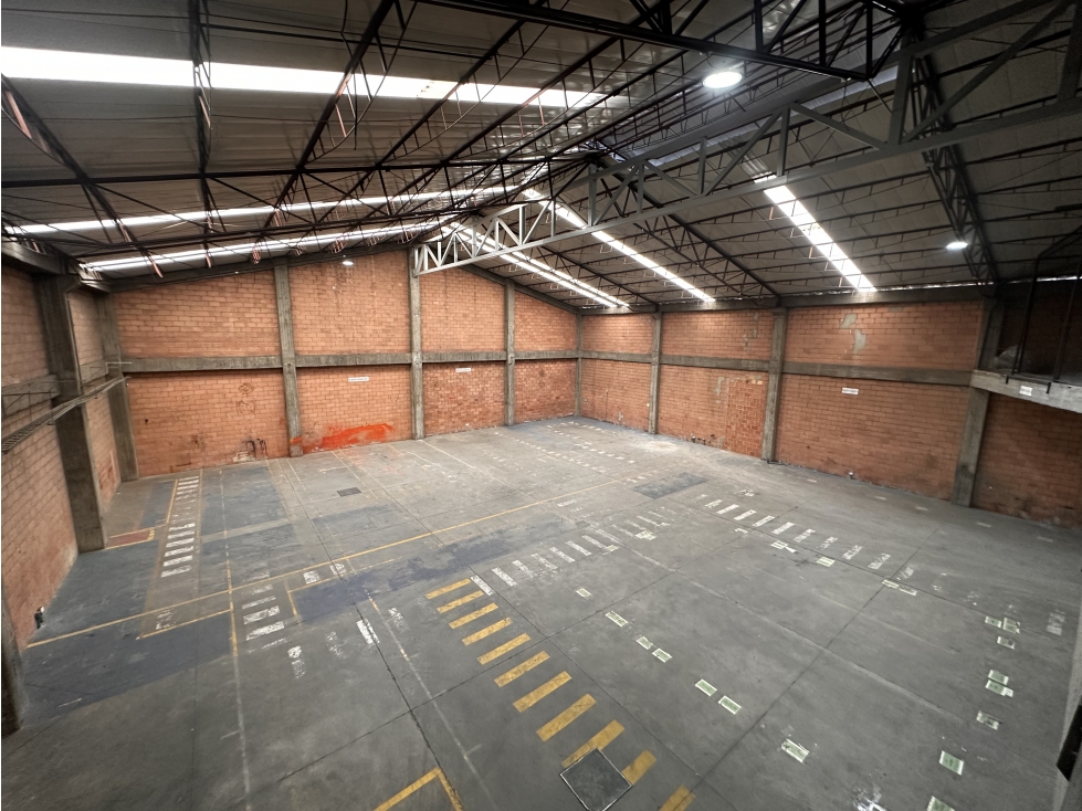 BODEGA DE 2.248 M² EN MONTEVIDEO — foto 4