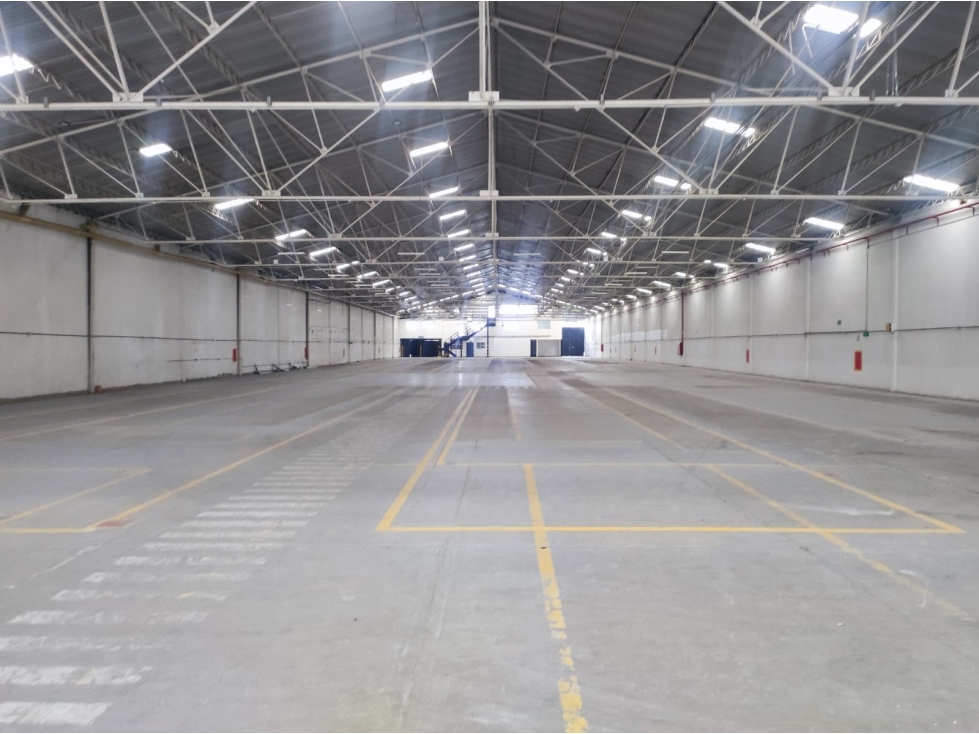 BODEGA DE 5.000 M² EN ZONA INDUSTRIAL DE MONTEVIDEO - BOGOTÁ - 1