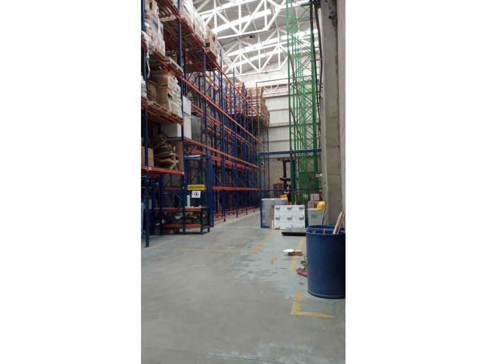 VENDO ARRIENDO BODEGA 1.620 m² PARQUE EMPRESARIAL VIA 80 SIBERIA - 3