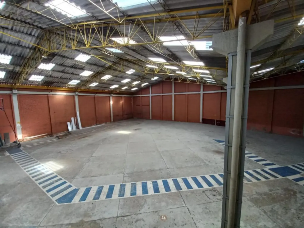 BODEGA DE 1.180 M² ORTEZAL, PUENTE ARANDA — foto 5