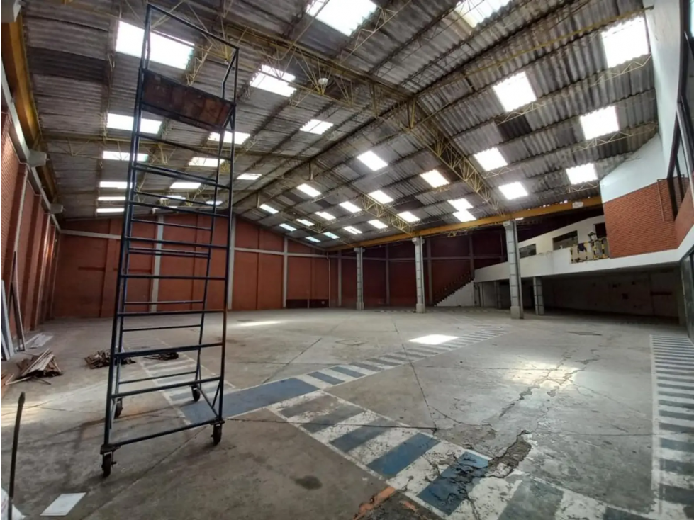 BODEGA DE 1.180 M² ORTEZAL, PUENTE ARANDA — foto 6