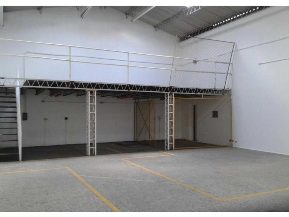 ARRIENDO BODEGA 380 m² ZONA INDUSTRIAL MONTEVIDEO - 1