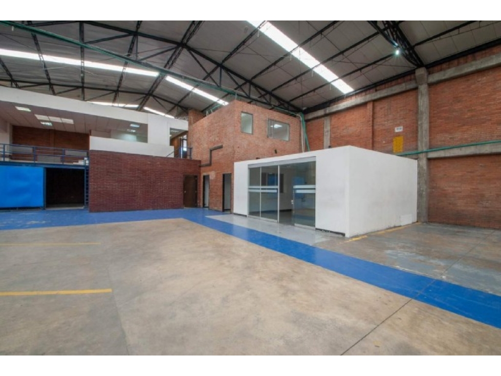 ARRIENDO BODEGA DE 3.836M² EN MONTEVIDEO - 4