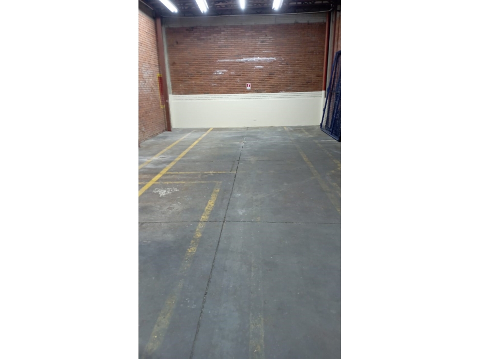 ARRIENDO BODEGA 300 m² PARQUE INDUSTRIAL - 5