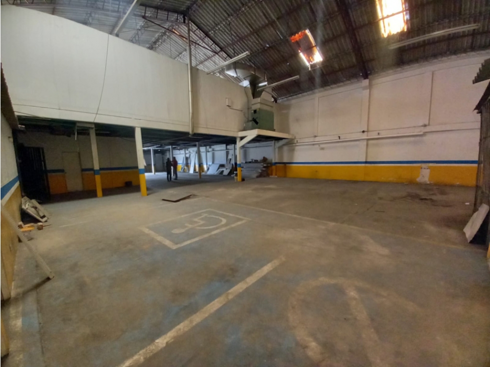 ARRIENDO BODEGA DE 350 m² EN PUENTE ARANDA - 2