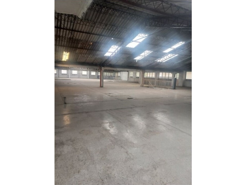 ARRIENDO BODEGA VITRINA DE 2.000 M² EN PUENTE ARANDA - 2