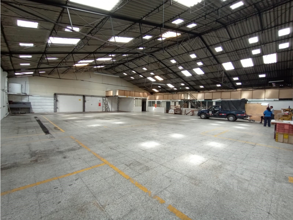 ARRIENDO BODEGA 1.250 m² MONTEVIDEO