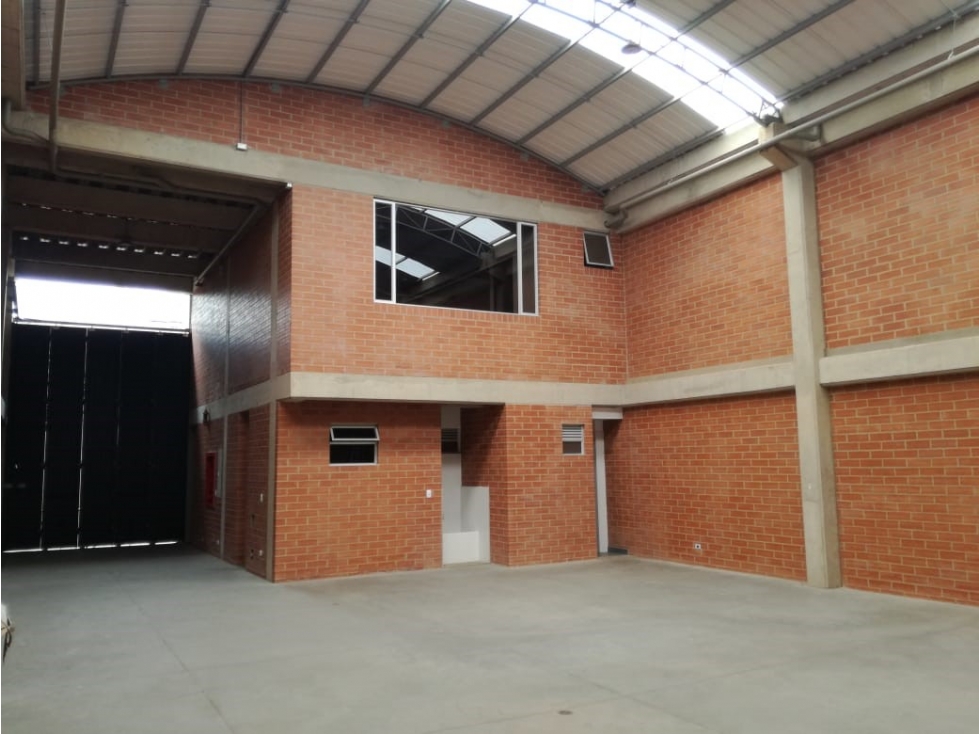 ARRIENDO BODEGA 350 m² FONTIBON INDUSTRIAL