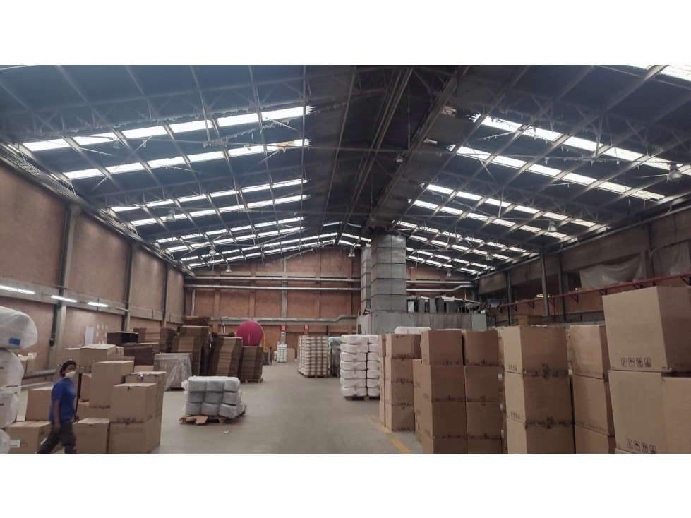 ARRIENDO BODEGA DE 5.000 M² EN ZONA INDUSTRIAL DE MONTEVIDEO — foto 3