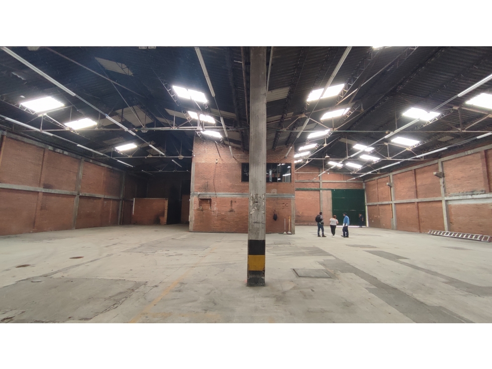 BODEGA DE 2.350 M² EN MONTEVIDEO — foto 6