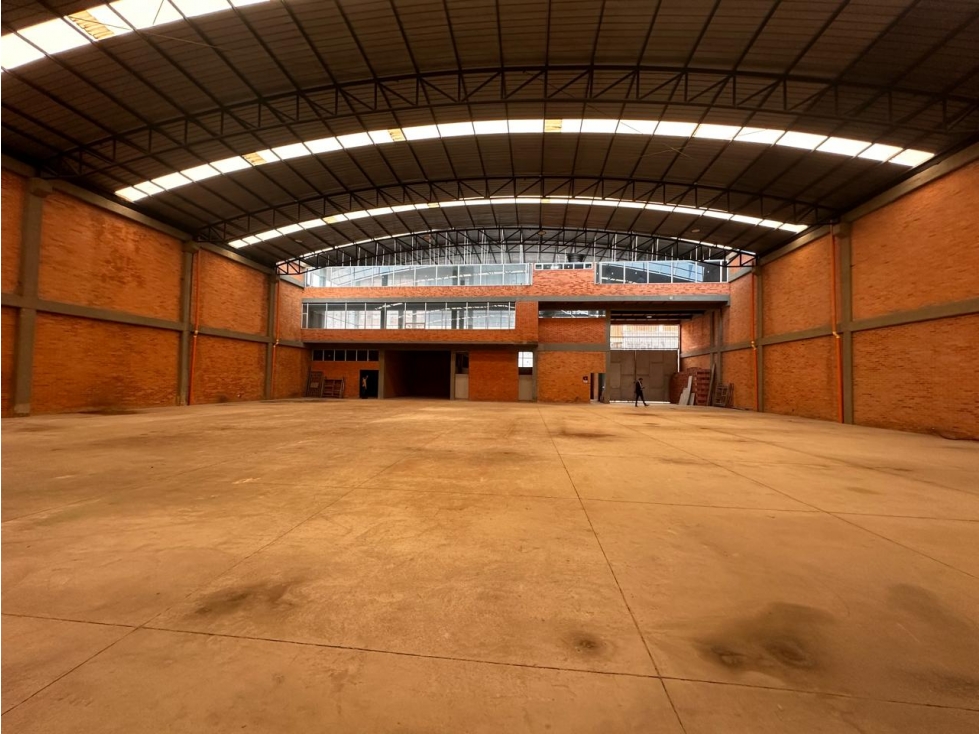 ARRIENDO BODEGA DE 1.150 M² EN PARQUE INDUSTRIAL EN MOSQUERA - 1