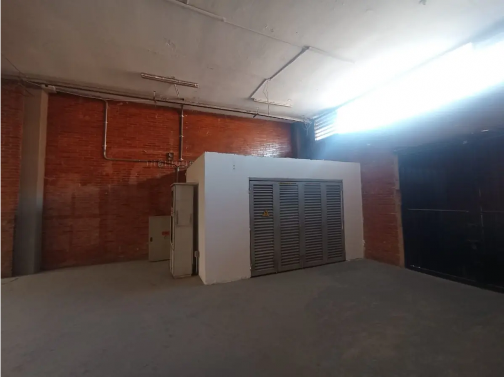 BODEGA DE 1.200 M² EN MONTEVIDEO — foto 5