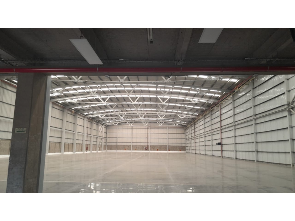 ARRIENDO BODEGA DE 10.394,50 M² EN PARQUE INDUSTRIAL EN SIBERIA - 2