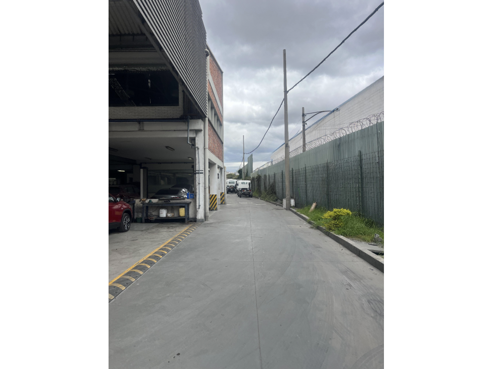 VITRINA COMERCIAL AUTOMOTRIZ 10.329 M² SOBRE VÍA PRINCIPAL TUNJUELITO — foto 5