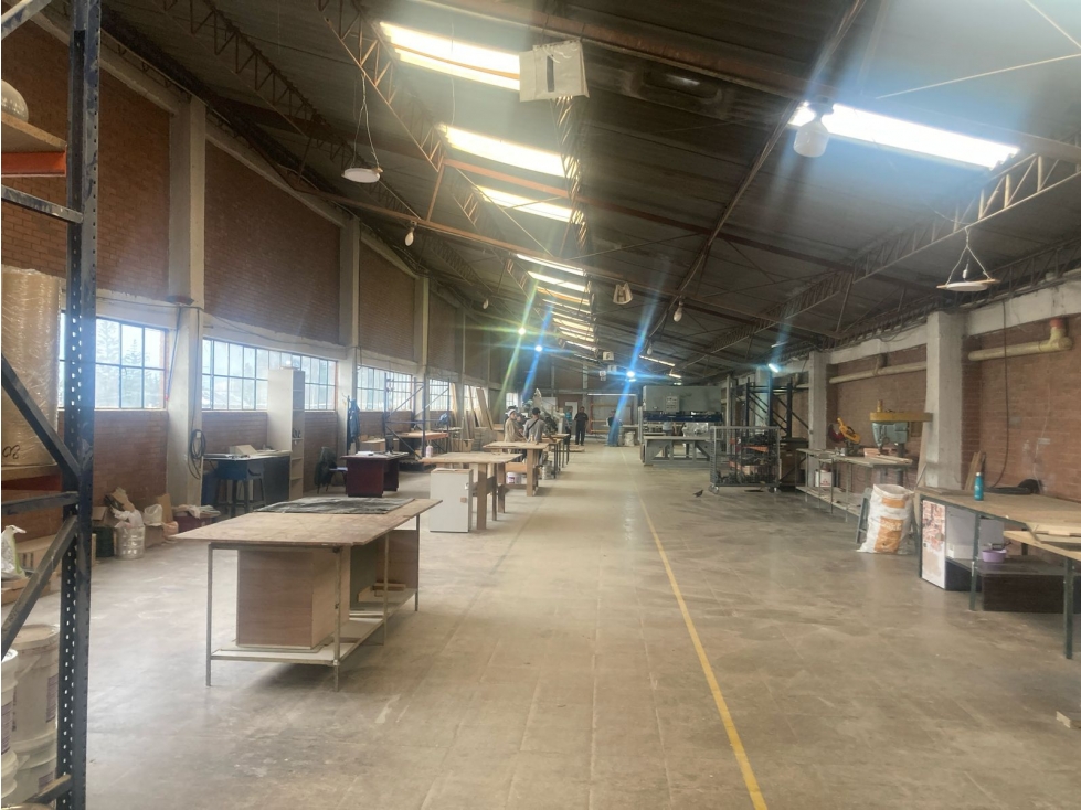 BODEGA DE 1.000 M² EN ZONA INDUSTRIAL DE PUENTE ARANDA — foto 2