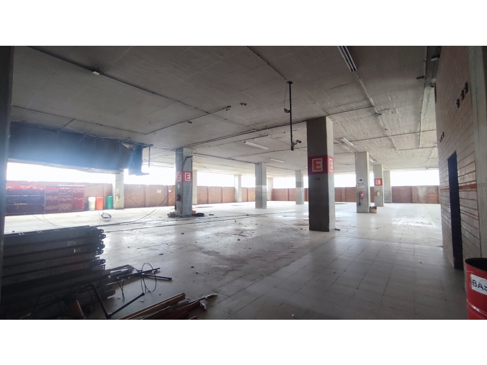 BODEGA DE 8.400 M² EN MONTEVIDEO, CARGA ELÉCTRICA SUPERIOR A 1.000 KVA — foto 6