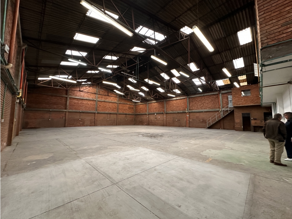 BODEGA DE 850 M² EN GORGONZOLA, ZONA INDUSTRIAL DE PUENTE ARANDA — foto 4