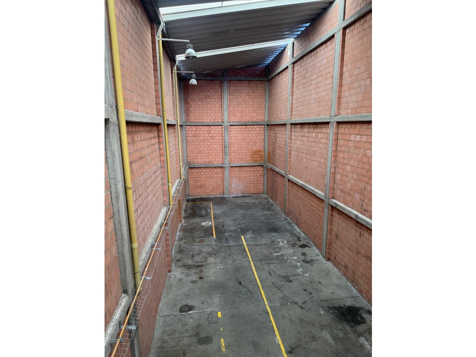 BODEGA DE 372 M², SECTOR INDUSTRIAL DE PUENTE ARANDA